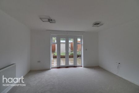 4 bedroom terraced house to rent - Photo 2