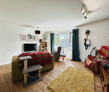 2 bedroom flat to rent - Photo 2