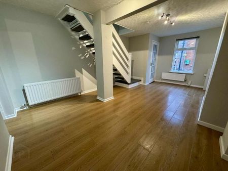 32 Lower Waterloo Road, Larne, BT40 1NP - Photo 2