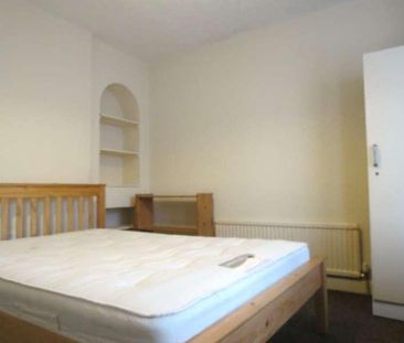 Bedroom Detached House In Winton, BH9 - Photo 4