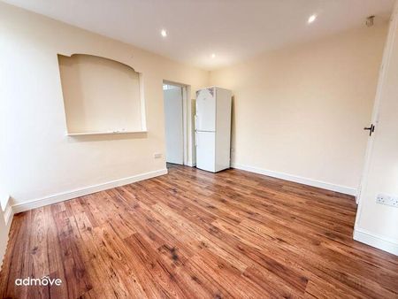 3 bedroom detached house to rent - Photo 4