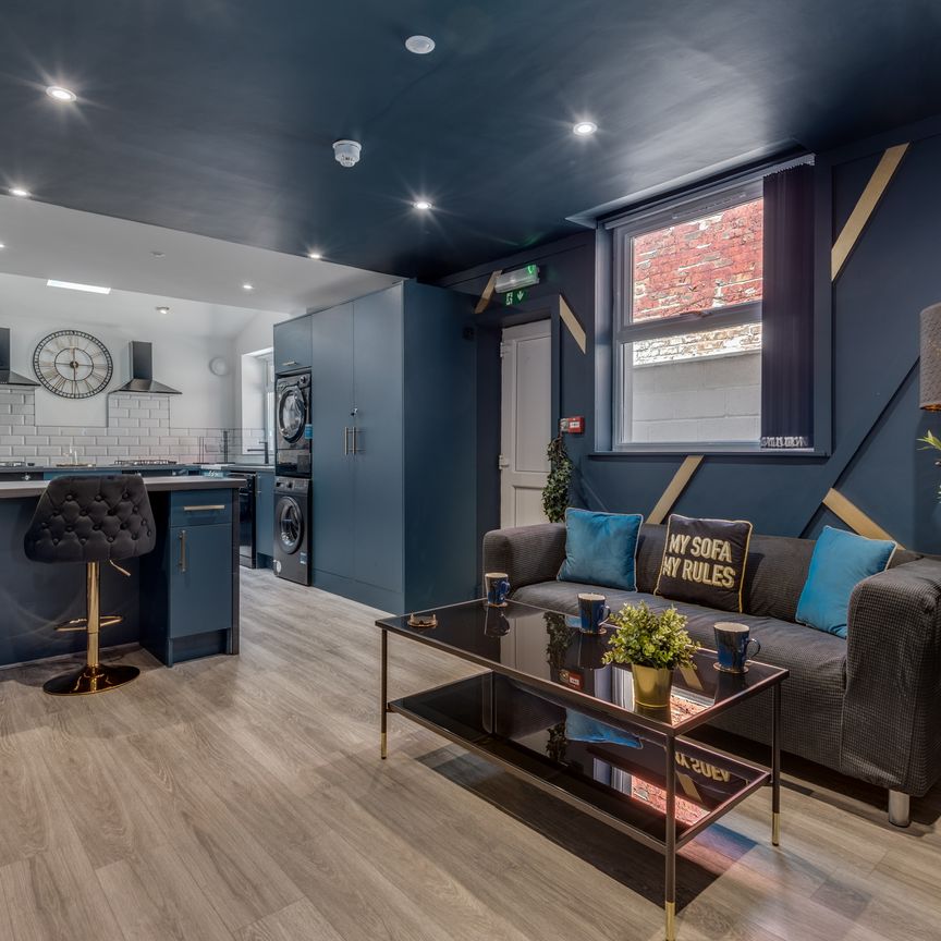 Stunning 7bed All Ensuite HMO Room 4 - Studio Room Kitchenette & Ensuite (1st f) - Photo 1