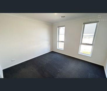 Stylish Family Retreat Steps from Local Amenities - Photo 3