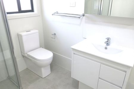 Beautiful Flat with off Street Parking&excl; - Photo 5