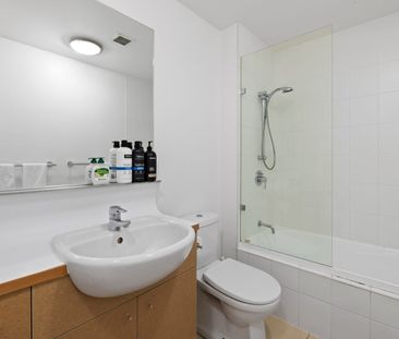 Inner-City 2 bedroom 2bathroom Apartment only $660 - Photo 6