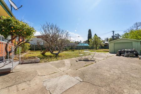 126 Goyder Street, Narrabundah ACT 2604 - House For Rent - $1,000 | Domain - Photo 2