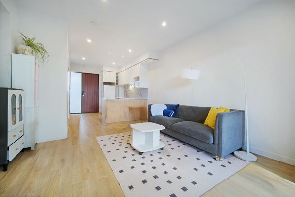 Modern, Low-Maintenance Living in Sought-After Te Atatū Peninsula - Photo 1