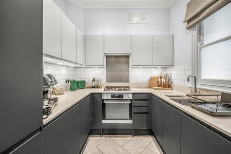 Bathurst Mews, Hyde Park, London, W2 - Photo 3