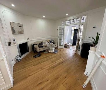 Penshurst Gardens, Edgware, HA8 - Photo 2