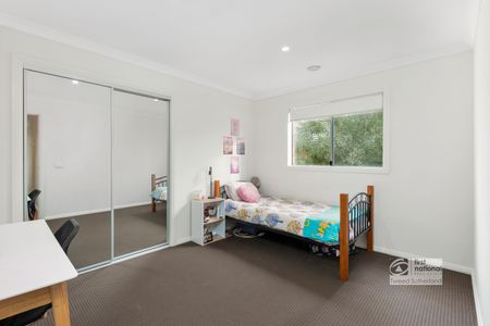 5 Eaglewood Way, California Gully - Photo 4