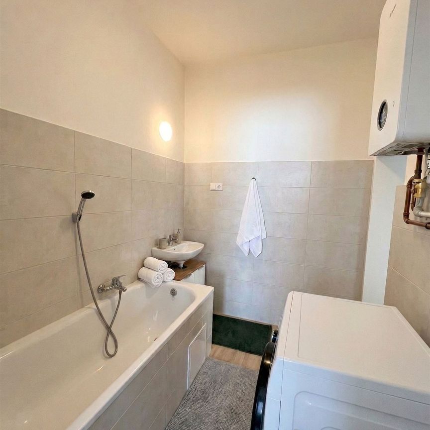 Pronájem bytu 3+1 84 m², Holečkova 711, Praha - Fotografie 1