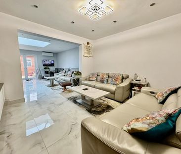 5 bedroom semi-detached house to rent - Photo 2