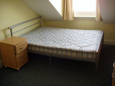 4 bedroom flat to rent - Photo 3