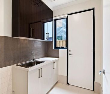 MODERN AND LOW MAINTENANCE LIVING - Photo 5