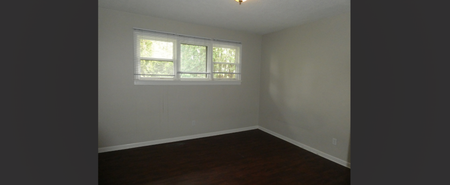 3 Bedroom Main Floor – Walking Distance to U of S - Photo 4