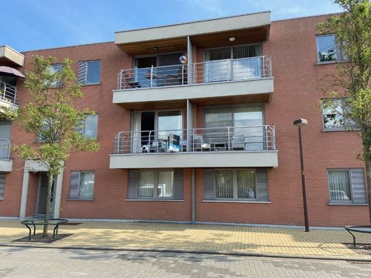 Instapklaar APPARTEMENT met 2 slaapkamers en garage in centrum Waregem - Photo 1