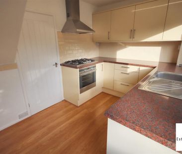 3 Bedroom House - Mid Terrace To Let - Photo 4