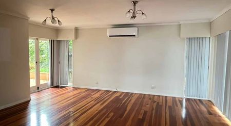 Spacious Family Home in Popular Pakuranga - Photo 3