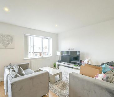 3 bedroom apartment to rent - Photo 2