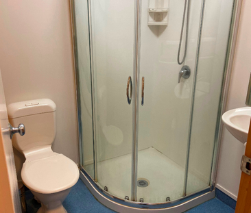 Fully furnished studio unit with one bathroom on the ground floor - Photo 6