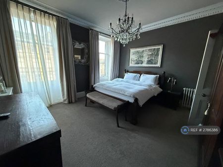 3 bedroom flat to rent - Photo 5