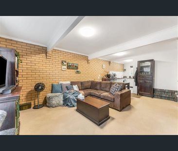 Freshly Updated 2-Bedroom Unit in Convenient Beenleigh Location! - Photo 2