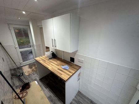 3 bedroom semi-detached house to rent - Photo 3