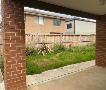 Modern Family living - Photo 1