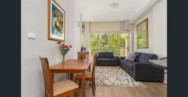 Fully Furnished One Bedroom Apartment in Excellent Location with Parking - Photo 1