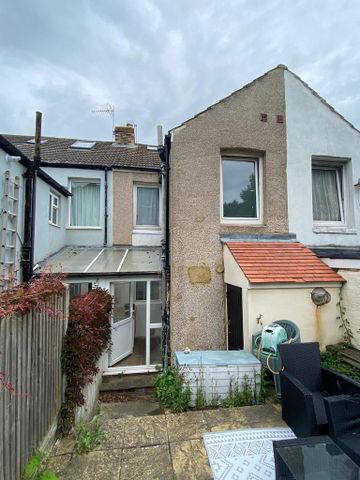 3 bedroom terraced house to rent - Photo 2