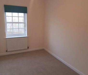 Lowndes Path, Aylesbury - Photo 1