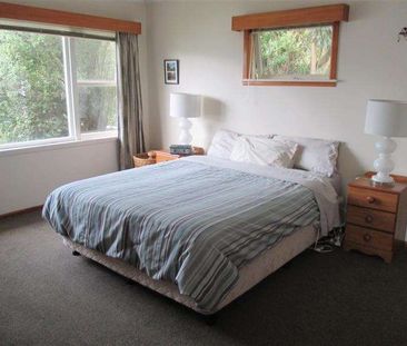 Easy-Care Standalone Home. - Photo 2