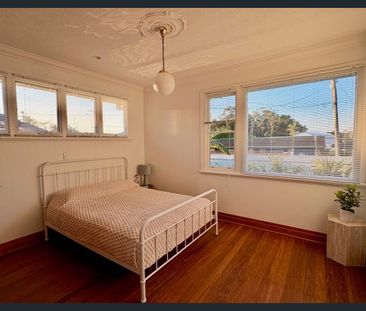 Charming Character Home in Convenient Bundall Location - Photo 5