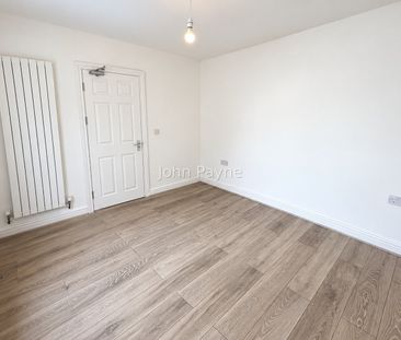 Terraced House to rent - Frederick Place, London, SE18 - Photo 4