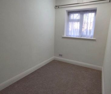 2 bed flat to rent - Photo 2