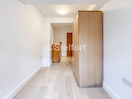 3 bedroom flat to rent - Photo 4