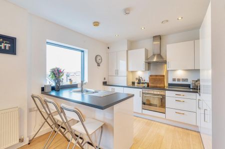 2 bedroom flat to rent - Photo 2