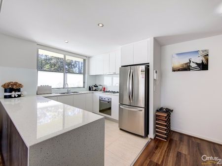 Stylish & Secure, Wrap around Balcony, Walk to Rail - Photo 5