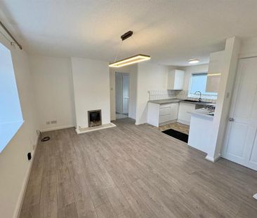 2 bedroom coach house to rent - Photo 1