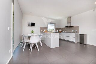 House 4 bedrooms Single storey Braga for rent - equipped kitchen, garage, video surveillance, solar panels, garden, alarm, barbecue, air conditioning, plenty of natural light, parking space - Foto 1