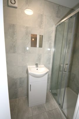 Room in a Shared House, Crawley Green Road, LU2 - Photo 1