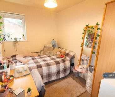 3 bedroom flat to rent - Photo 3