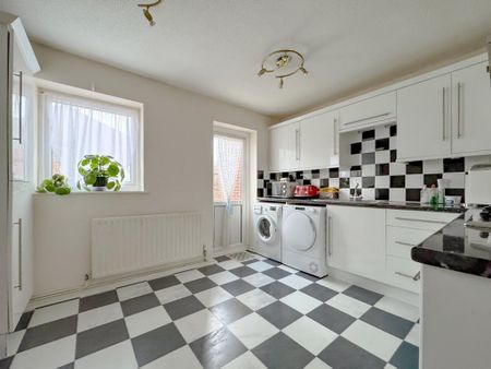 2 bedroom end of terrace house to rent - Photo 4