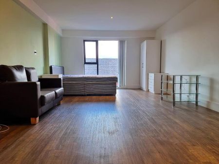 Studio to rent - Photo 2