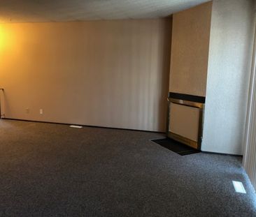 Spacious Upper Level 3 Bedroom Suite in Red Deer! - Photo 3