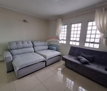 Casa Térrea com 3 Dormitórios para alugar, 200m² por R$ 6.400,00/mê... - Foto 1