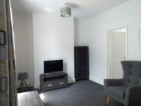 Furnished 1 Bedroom Duplex Apartment - Photo 3