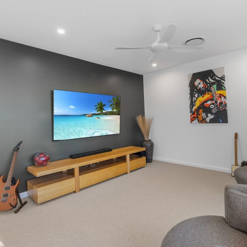MODERN LUXURY TERRACE HOME AT THE COVE PELICAN WATERS - Photo 1