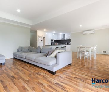 Spacious Family Home Overlooking Parkland - Photo 1