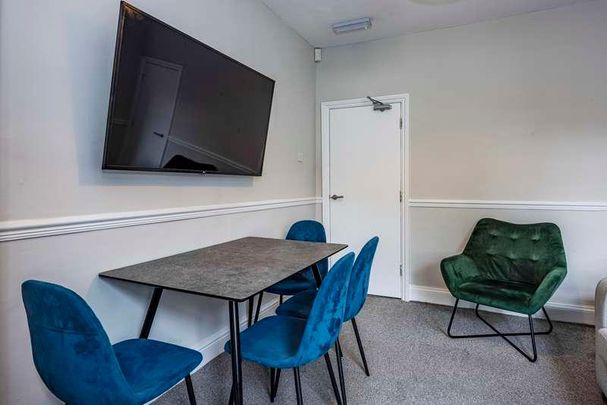 Spare Rooms // Windsor Street (beeston), NG9 - Photo 1